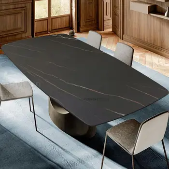 Pravokutni stolovi za male i za velike stanove Jednostavna kuhinjski namještaj u talijanskom stilu, radna ploča od kamene ploče, setovi stolova blagovaona