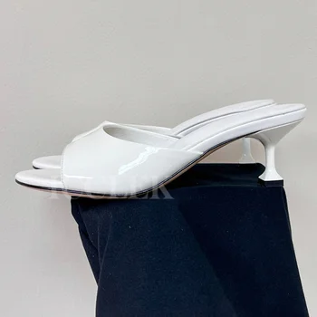 Nove ženske cipele-brod 2023 godine Ljetne cipele s okruglim vrhom i otvorenim vrhom na petu s uzorkom mače, jednostavne ženske papuče sa gornjim dijelom od lakirane kože