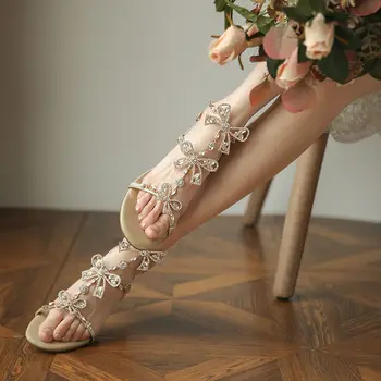 2023, cvijet nevjerojatan vjetar, kristalno bling, moderan vjenčanje cipele, nove ljetne ženske sandale na debelom petu Tide. Cipele za žene