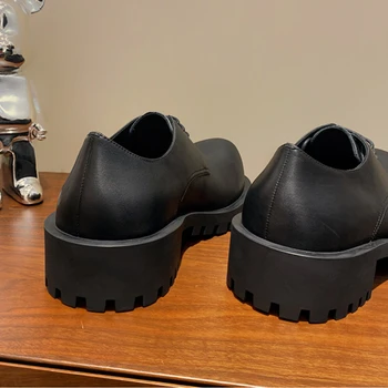 2023 Nova casual muške cipele od teleće kože s debelim potplatima od uvezivanje s velikim vrhom, modeliranje cipele za muškarce
