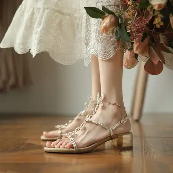 2023, cvijet nevjerojatan vjetar, kristalno bling, moderan vjenčanje cipele, nove ljetne ženske sandale na debelom petu Tide. Cipele za žene
